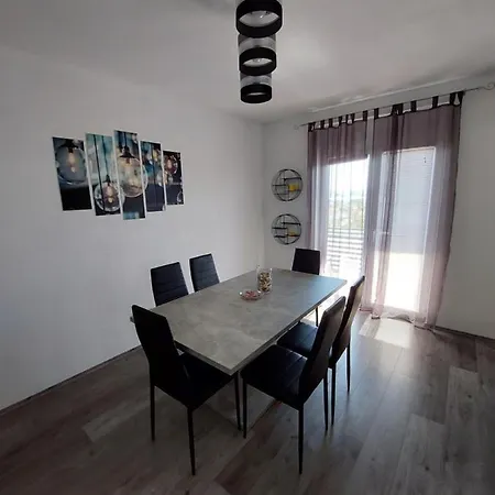 Apartment Palada *